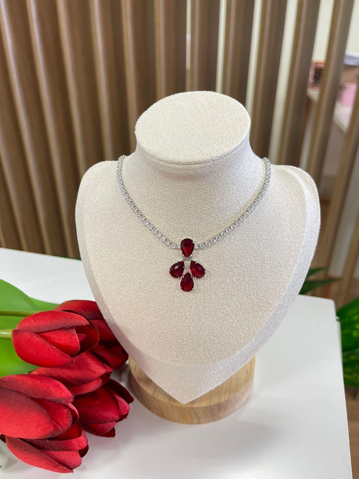 COLAR RIVIERA CHOKER PINGENTE VERMELHO